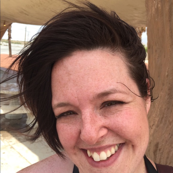 Meet your Posher, Jenn - Picture 7 of 8